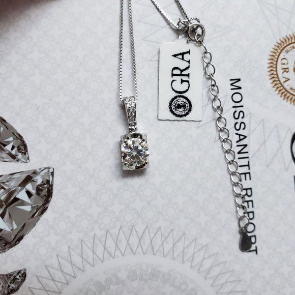 1 Carat Moissanite Necklace with 925 Sterling Silver Chain ADJUSTABLE - Picture 5 of 6